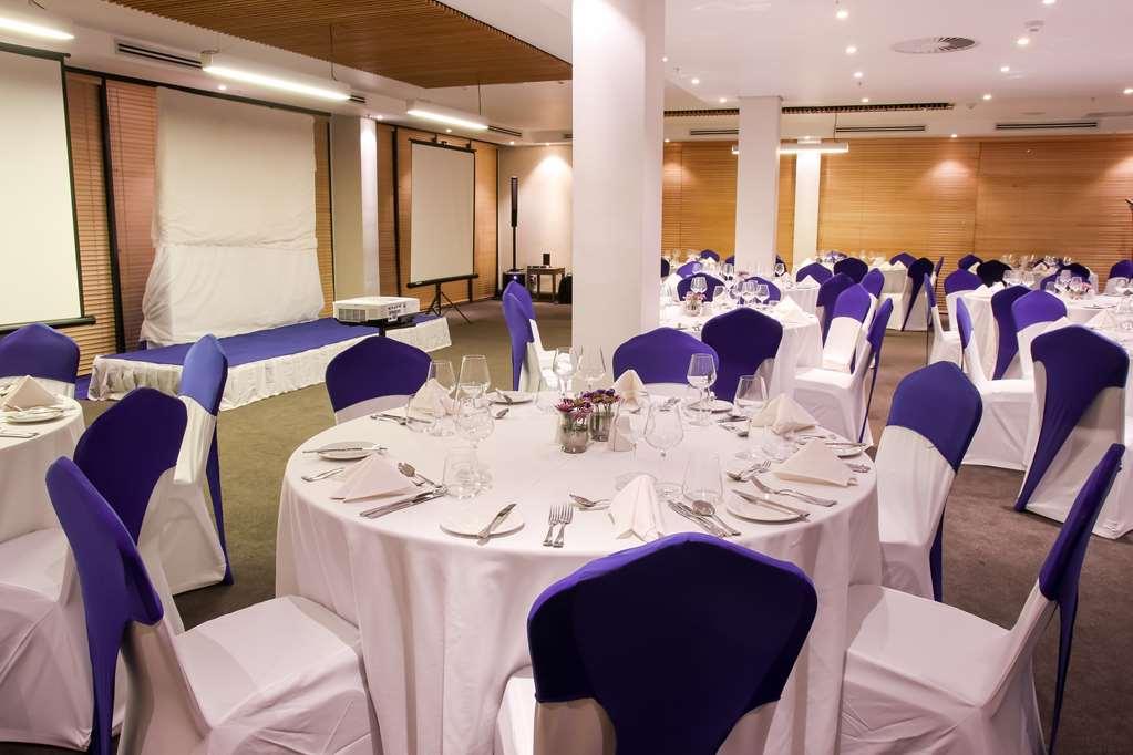 Legend Hotel Lagos Airport, Curio Collection By Hilton Facilities photo